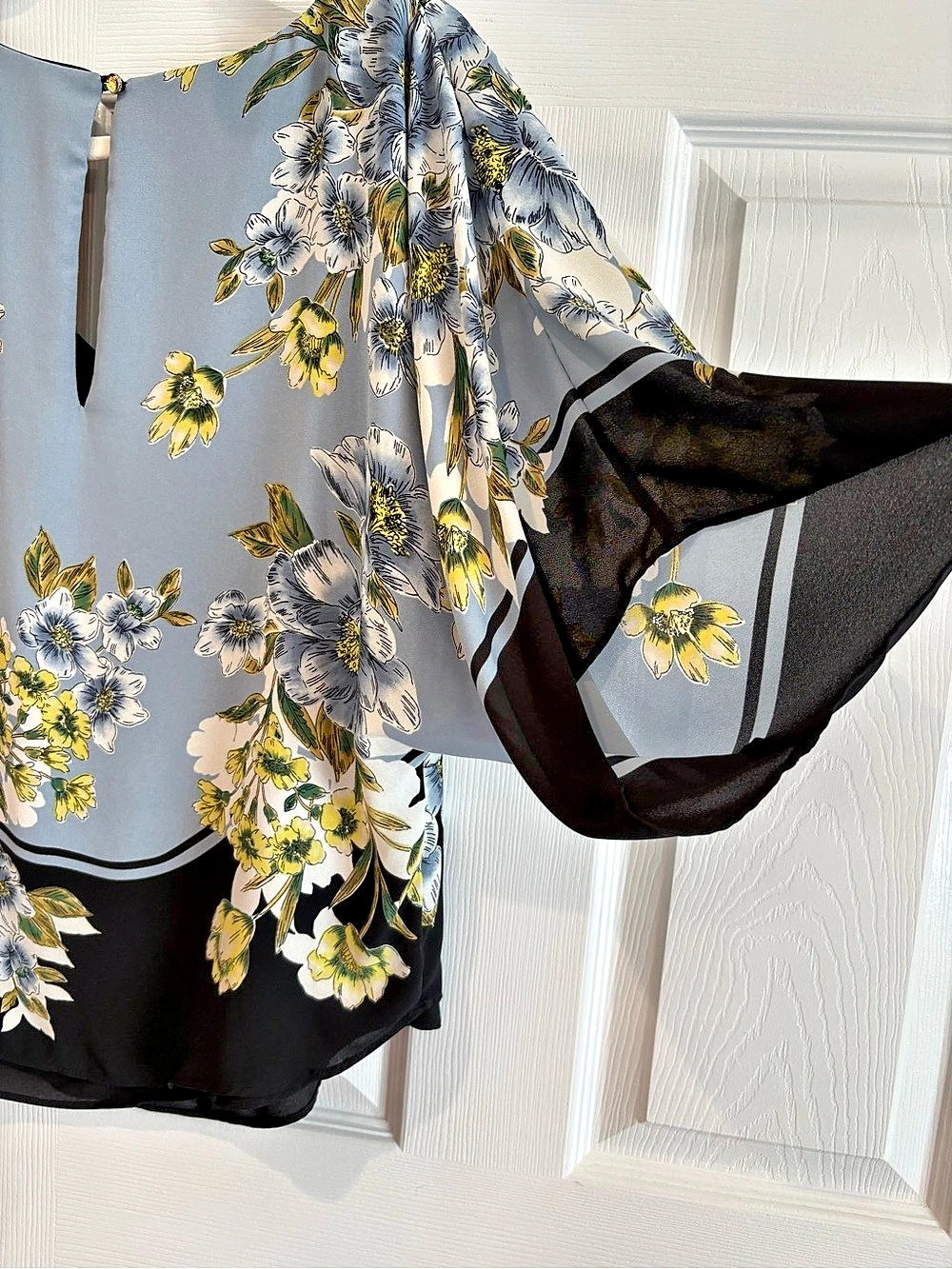 White House Black Market Floral Blouse in Blue & Black Size Small Like New - Picture 5 of 7